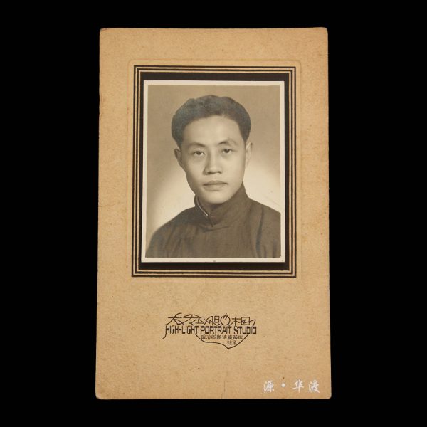 Republic of China period: One old photograph of a person taken at the Da Guangming Photo Studio in Shanghai